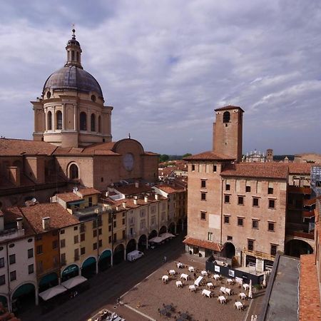 Agora Residenza Aparthotel Mantua Buitenkant foto
