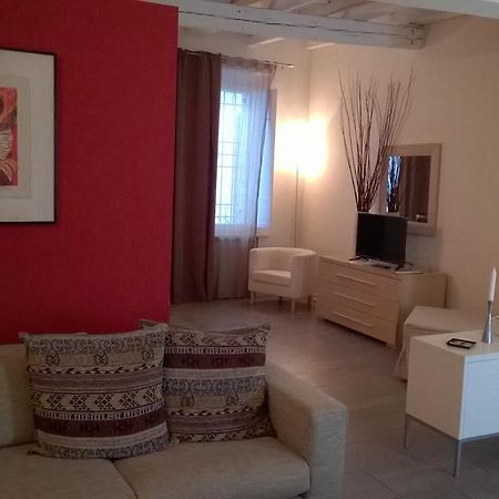 Agora Residenza Aparthotel Mantua Buitenkant foto