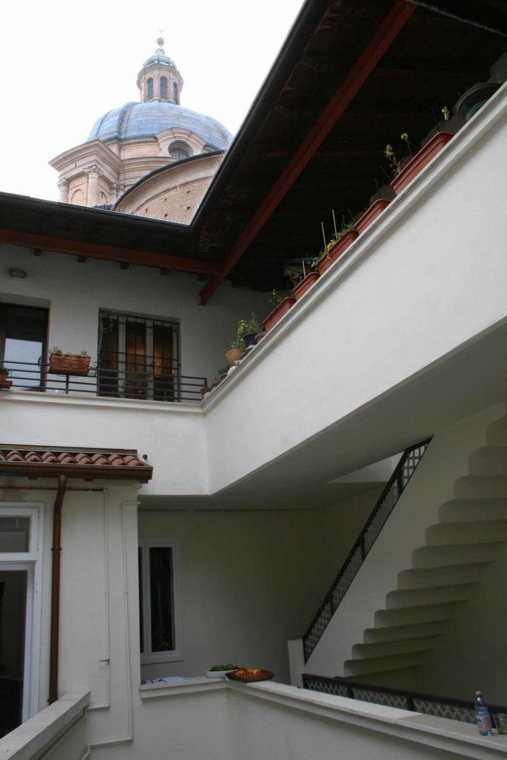 Agora Residenza Aparthotel Mantua Buitenkant foto