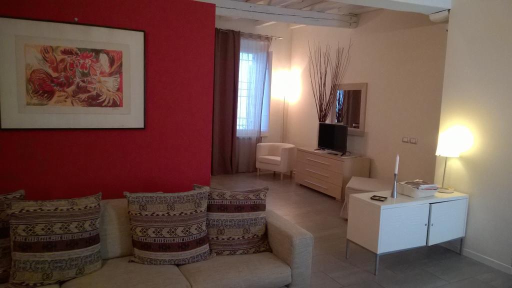 Agora Residenza Aparthotel Mantua Buitenkant foto