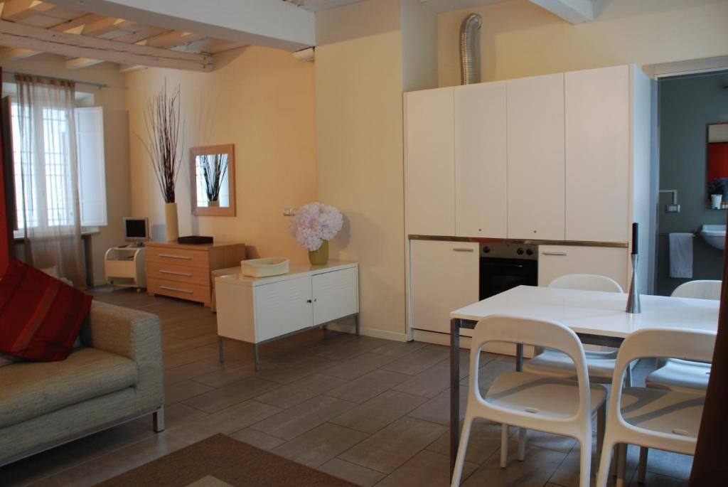 Agora Residenza Aparthotel Mantua Buitenkant foto